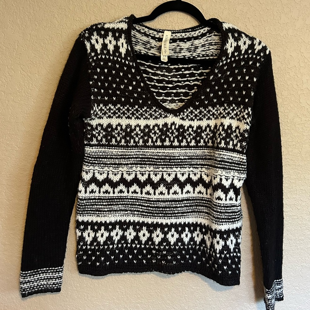 Aeropostale S Women’s Black and White Sweater